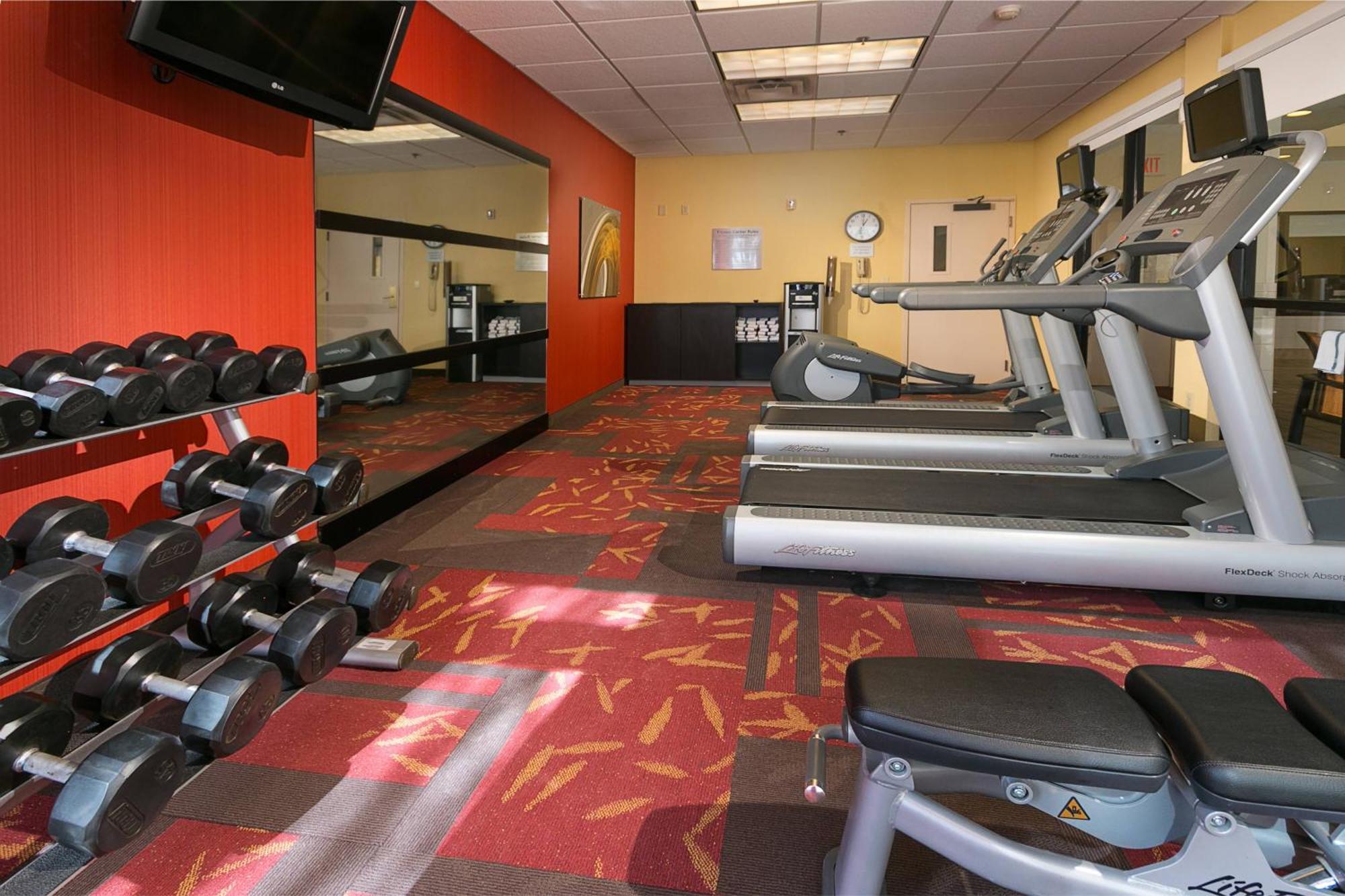 Courtyard Kansas City East/Блу Спрингс Екстериор снимка