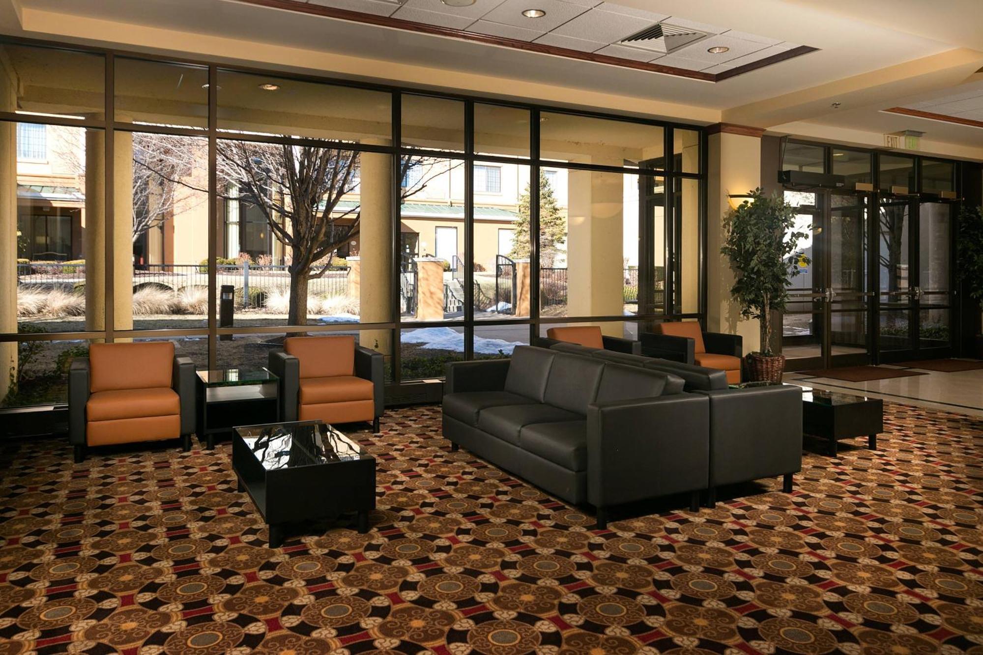 Courtyard Kansas City East/Блу Спрингс Екстериор снимка
