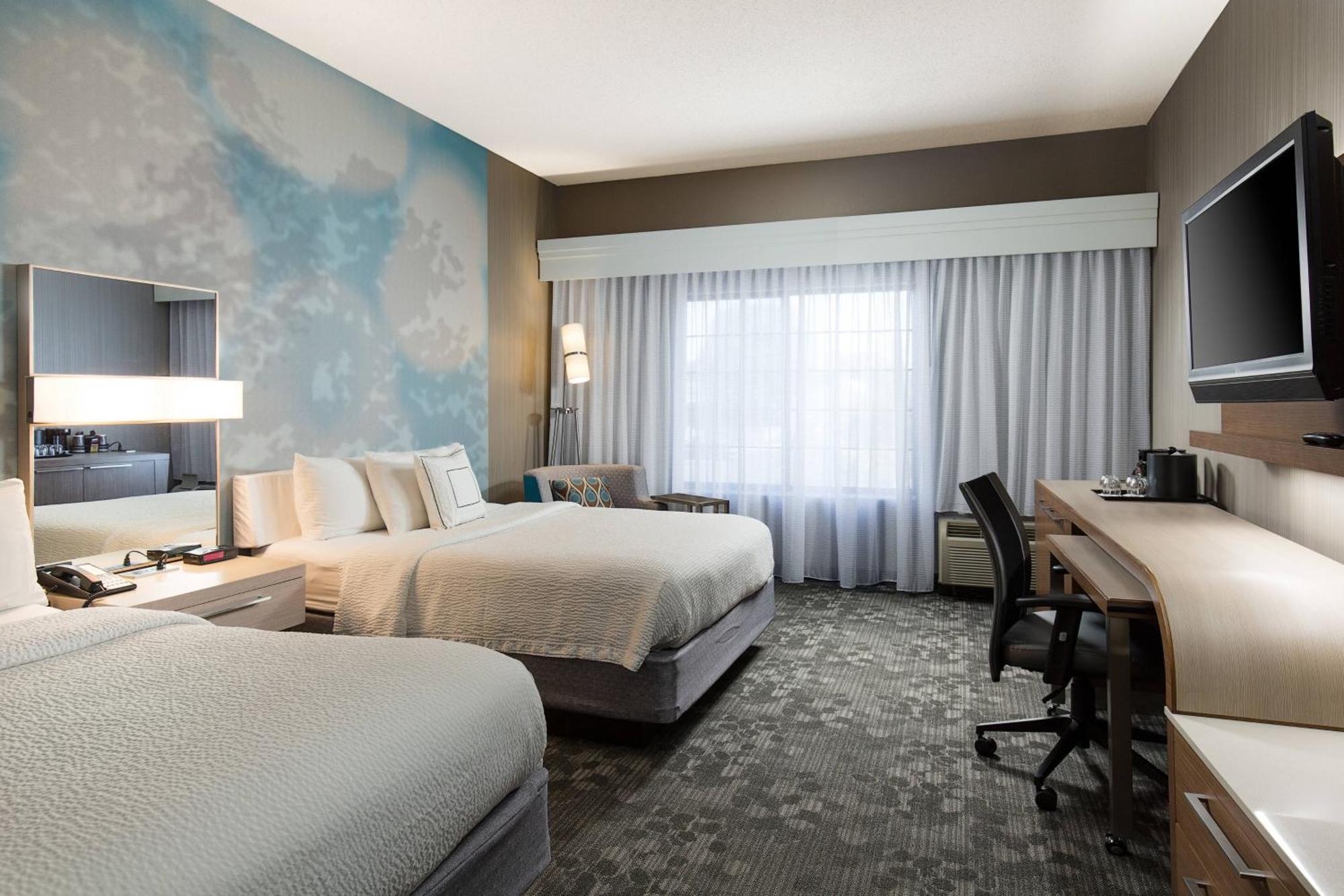 Courtyard Kansas City East/Блу Спрингс Екстериор снимка