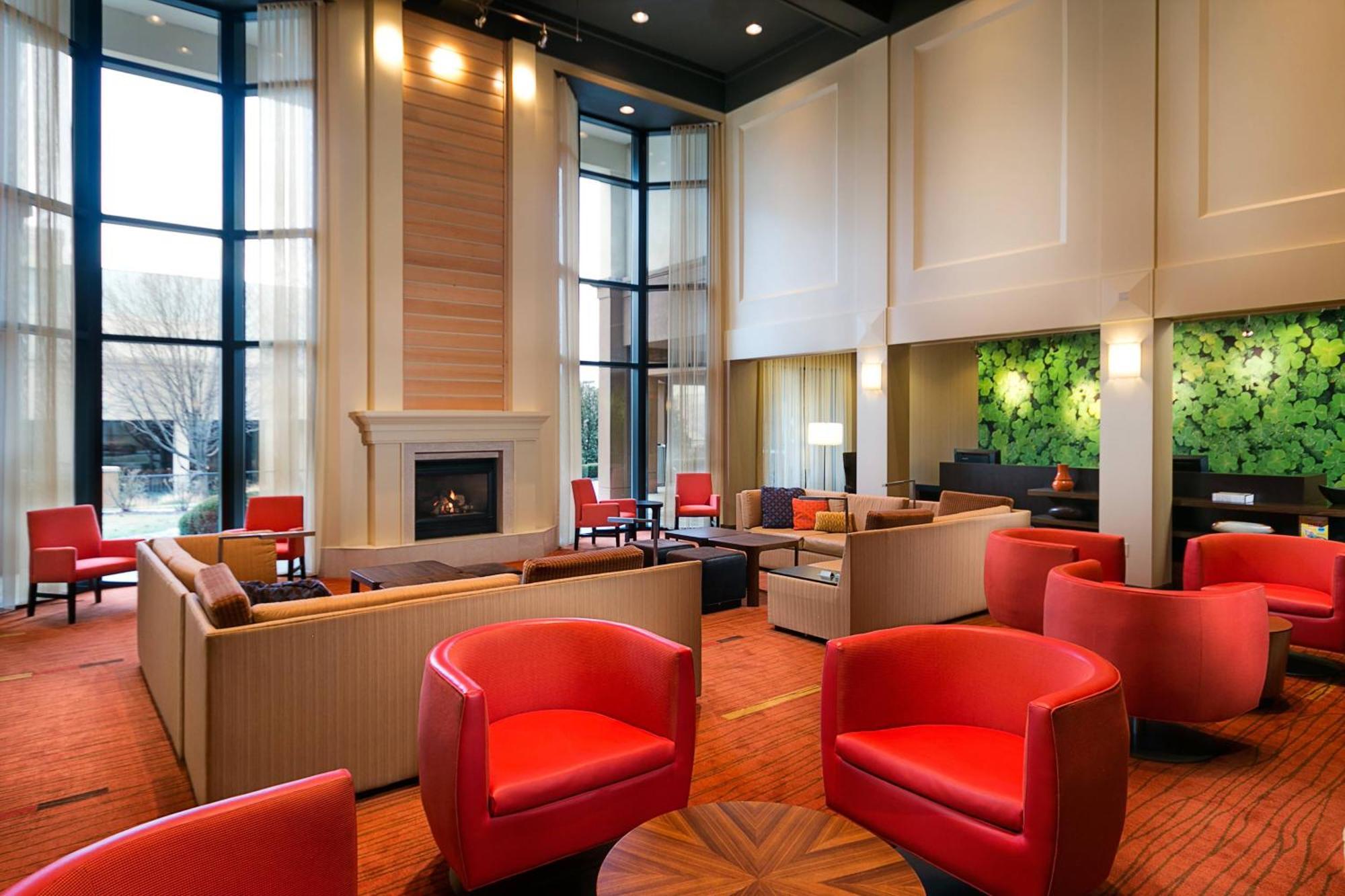 Courtyard Kansas City East/Блу Спрингс Екстериор снимка