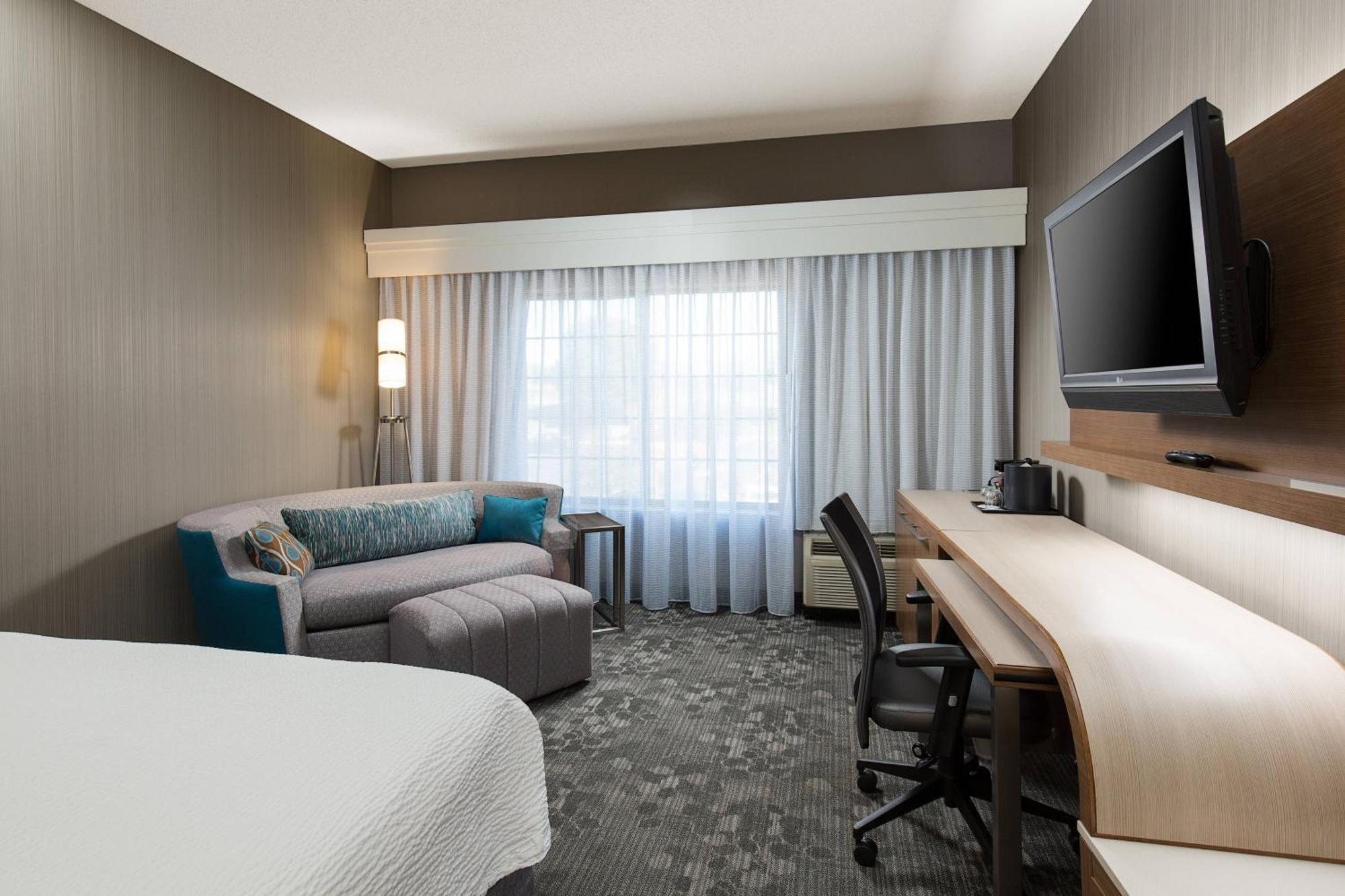Courtyard Kansas City East/Блу Спрингс Екстериор снимка