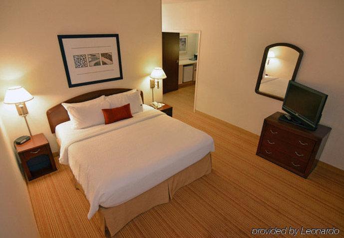 Courtyard Kansas City East/Блу Спрингс Екстериор снимка