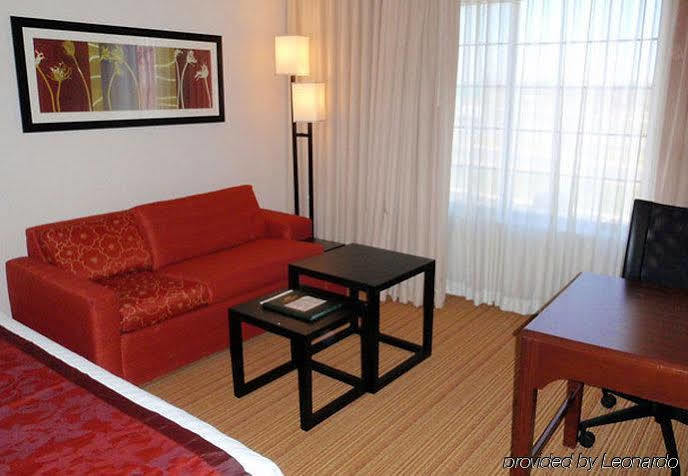 Courtyard Kansas City East/Блу Спрингс Екстериор снимка