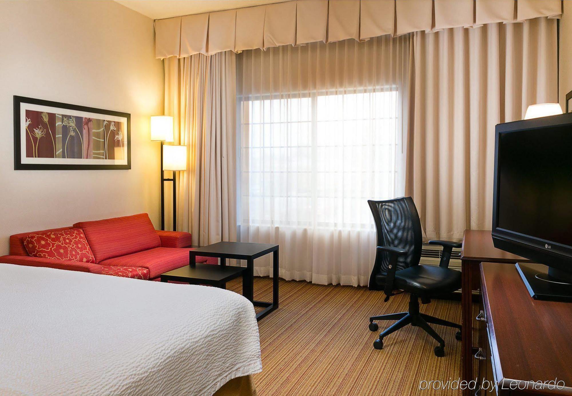 Courtyard Kansas City East/Блу Спрингс Екстериор снимка
