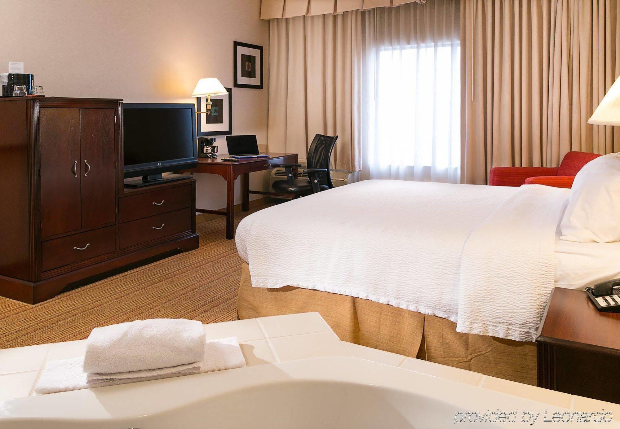 Courtyard Kansas City East/Блу Спрингс Екстериор снимка