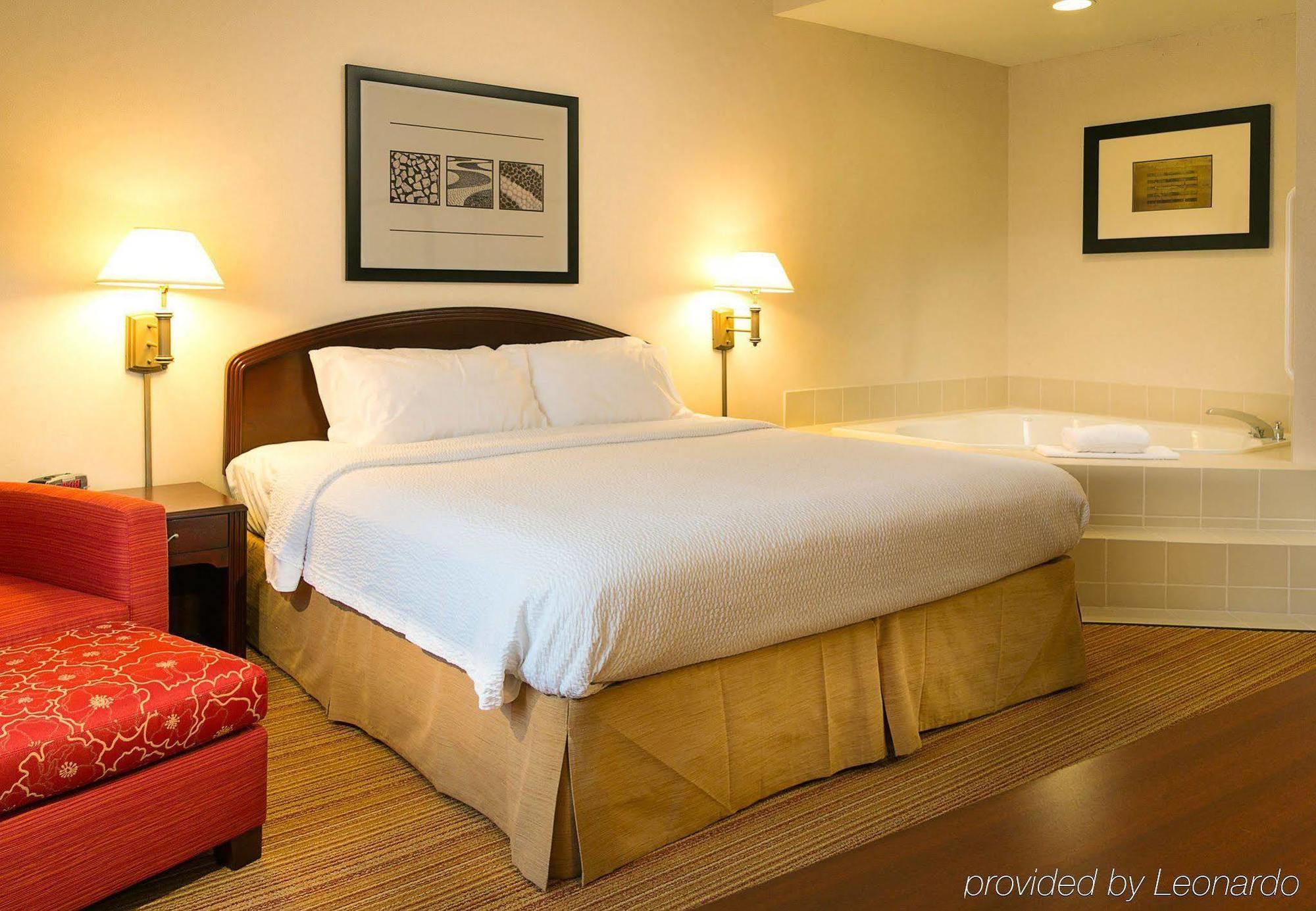 Courtyard Kansas City East/Блу Спрингс Екстериор снимка