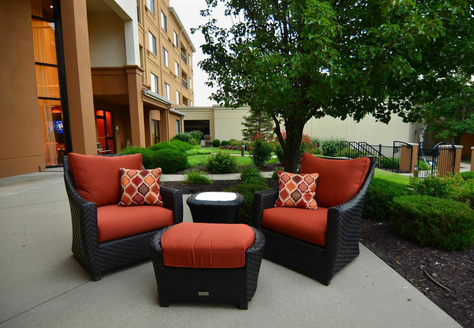 Courtyard Kansas City East/Блу Спрингс Екстериор снимка
